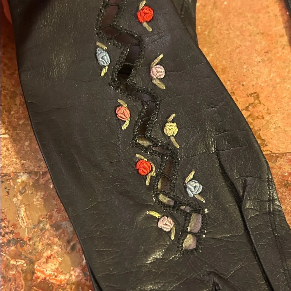Vintage‎ Embroidered Black Leather Gloves